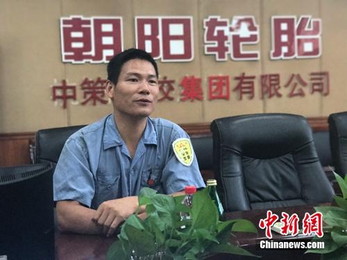 程海良接受記者采訪。<a target='_blank' href='http://www.chinanews.com/' ></table>中新網(wǎng)</a> 吳濤 攝