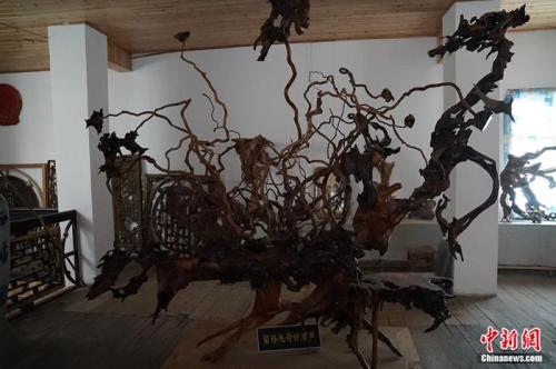 彭勇作品《留得殘荷聽(tīng)雨聲》。 <a target='_blank' href='http://www.chinanews.com/' ></table>中新網(wǎng)</a> 王禹 攝