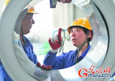 【中國(guó)夢(mèng)?大國(guó)工匠篇】金牌工人戚紅和她的15人切鐵組