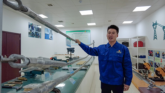 【走進勞模創(chuàng)新工作室】特超高壓帶電作業(yè)如何進入電場、屏蔽服長啥樣？這個創(chuàng)新工作室告訴你答案