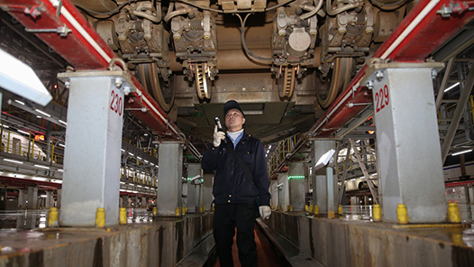 【一線：360行】堅定走“技術(shù)路”的動車組機(jī)械師