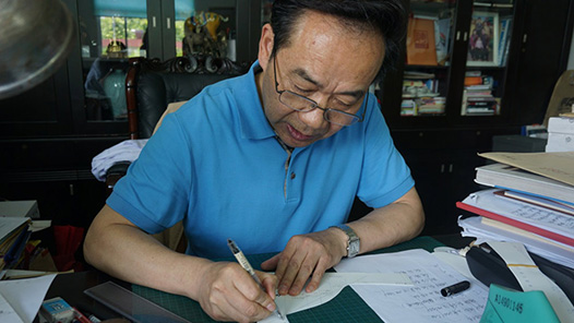 中國(guó)夢(mèng)·大國(guó)工匠篇 | 鞋楦大師陳國(guó)學(xué)：以匠心守初心 毫厘之間詮釋工匠精神（圖）