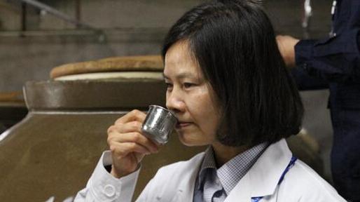 中國夢·大國工匠篇｜從反感喝酒到每天品酒近百杯 范國瓊繼父遺志終成業(yè)界大師