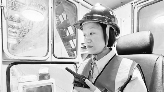 身邊的大國(guó)工匠 | 解鎖毫厘間的操作“密碼”
