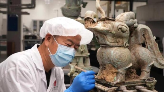 身邊的大國(guó)工匠 | 郭漢中：潛心鉆研文物修復(fù)近40年