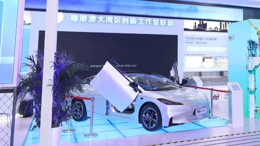 機器人寫字、AI下棋、VR看多巴胺服裝……廣東多款“大作”閃耀這場盛會