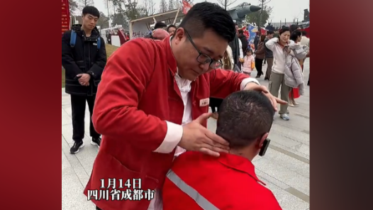 “拿捏”住了！工匠體驗(yàn)推拿技藝