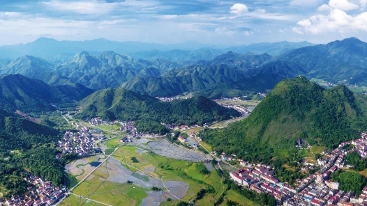 奮進(jìn)強(qiáng)國路 闊步新征程·老區(qū)行丨從“靠山毀山”到“靠山養(yǎng)山”——湖南攸縣“護(hù)綠”惠民見聞