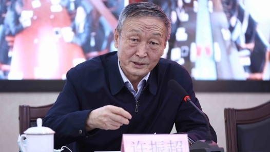 國家勛章和國家榮譽稱號獲得者｜許振超：精益求精做好本職工作，成為無愧于時代的勞動者