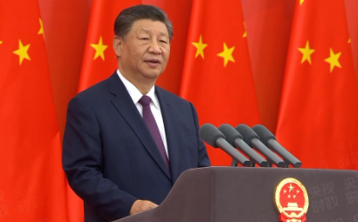 視頻丨習(xí)近平向巴依卡·凱力迪別克頒授“人民衛(wèi)士”國家榮譽稱號獎?wù)? title=