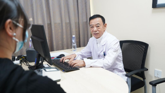 輝煌75載 與共和國同成長的勞動模范 | “白衣戰(zhàn)士”林國英：肝膽相照 “醫(yī)”路前行