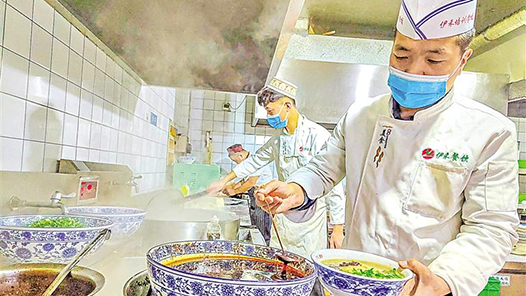 感動，美食送給環(huán)衛(wèi)工人！