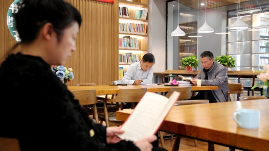 武漢工會打造數(shù)智閱讀新模式 職工書屋有了智能薦書官