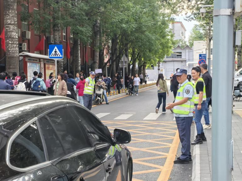 1街校聯(lián)動(dòng)共保校園周邊安全