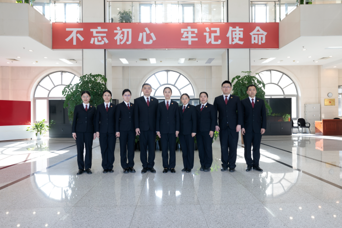 先進(jìn)集體朝檢第六檢察部集體照1