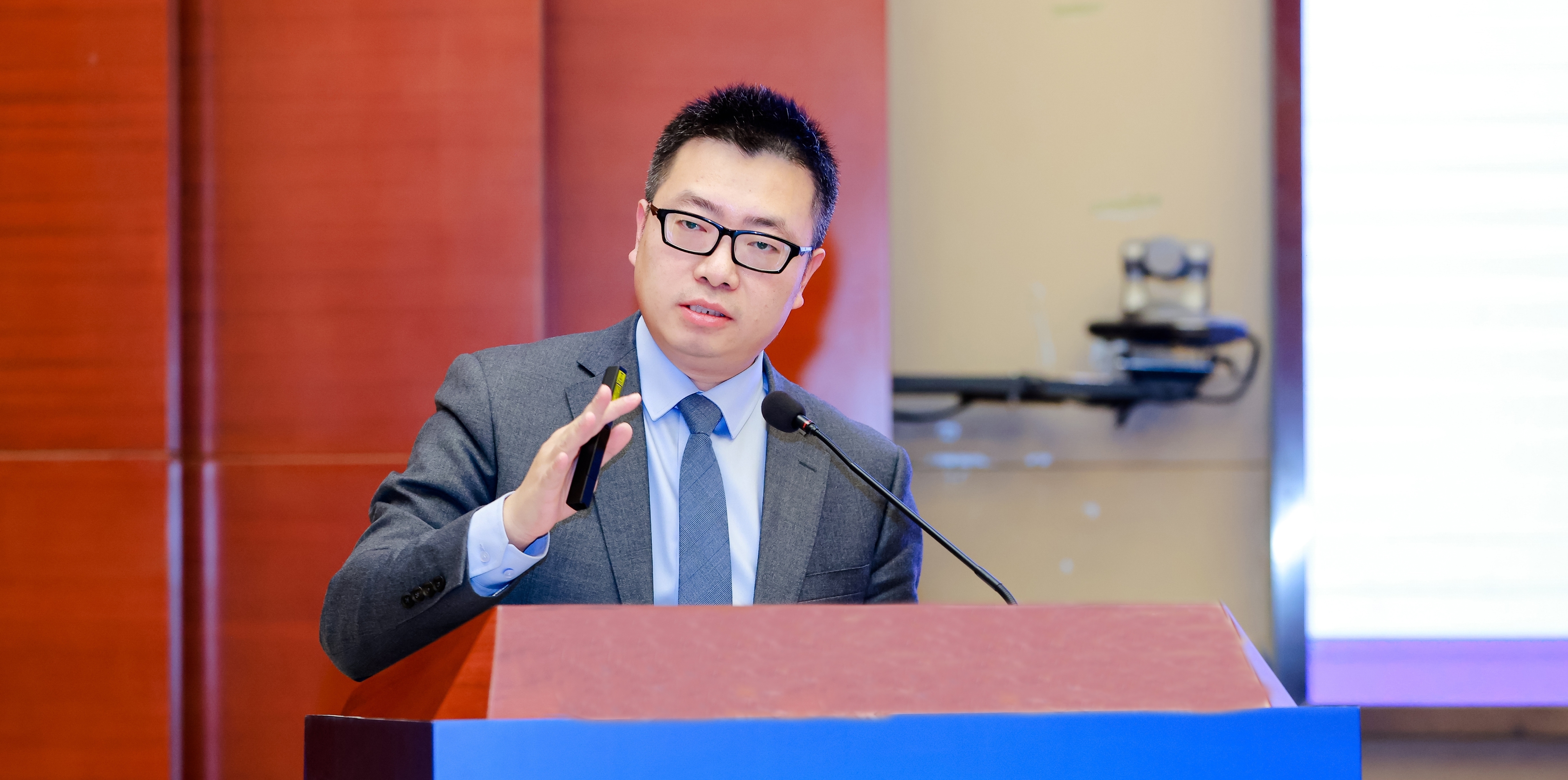 張皓亮在中國中小企業(yè)權(quán)益保障論壇上發(fā)言