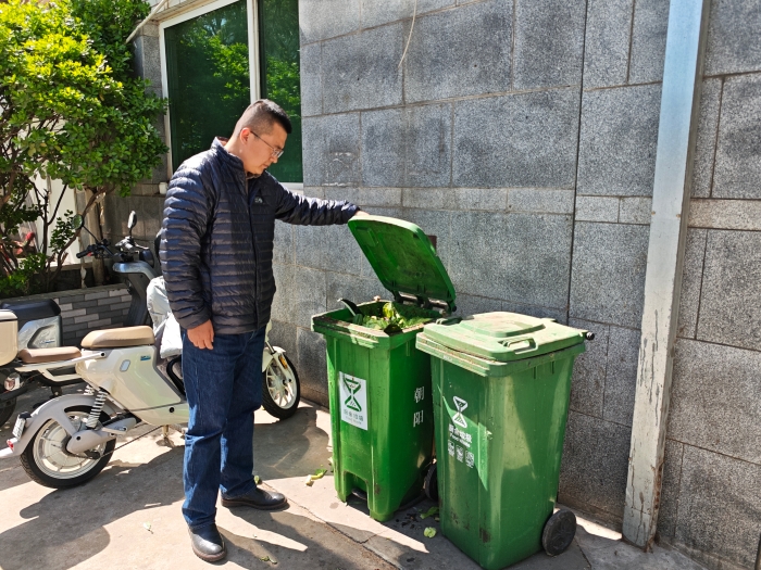 2.檢查垃圾桶-朝陽區(qū)城市管理委李樹茂