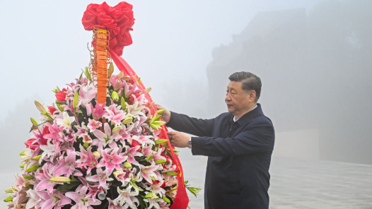 視頻丨習(xí)近平在山西陽泉市向抗戰(zhàn)烈士敬獻(xiàn)花籃并參觀百團(tuán)大戰(zhàn)紀(jì)念館