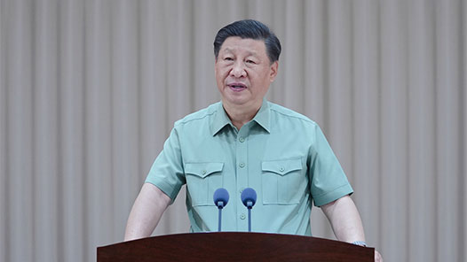 新華社快訊：閱兵式環(huán)節(jié)，受閱部隊(duì)在長安街列陣，光榮接受中共中央總書記、國家主席、中央軍委主席習(xí)近平檢閱