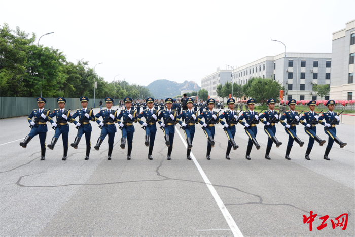 閱兵集訓(xùn)點1
