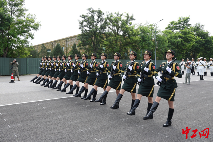閱兵集訓(xùn)點2
