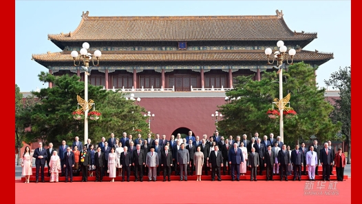 新華圖訊｜習(xí)近平和彭麗媛迎接外方代表團(tuán)團(tuán)長及其配偶