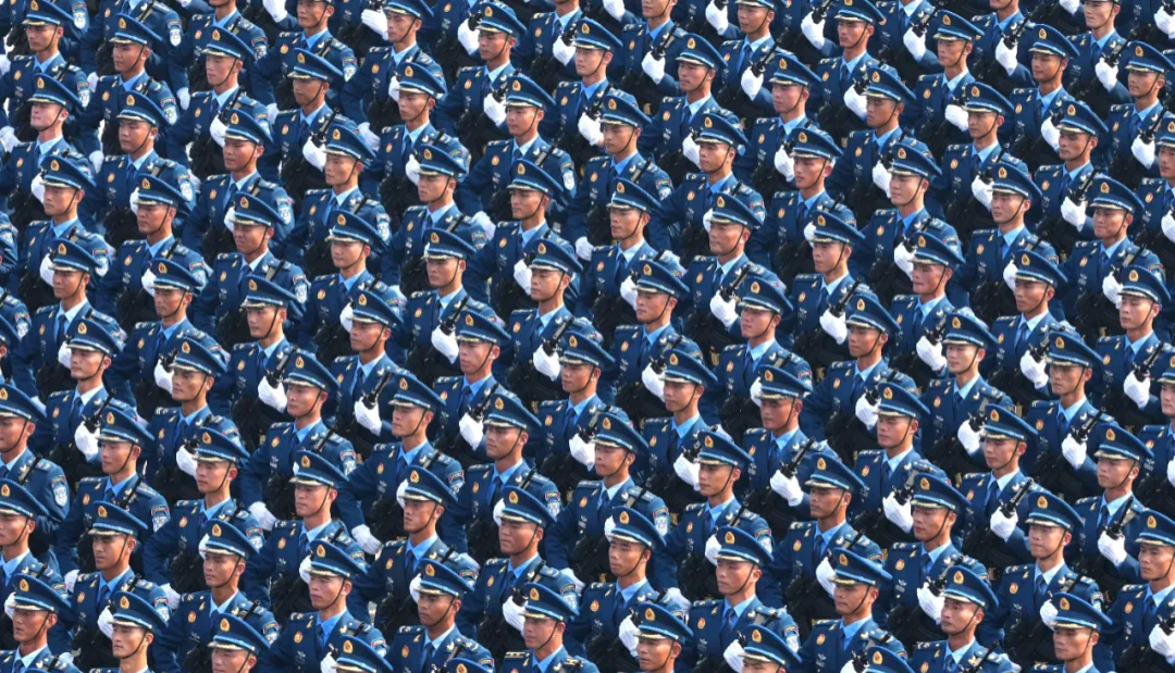 中國(guó)軍人，威武！威武！威武！