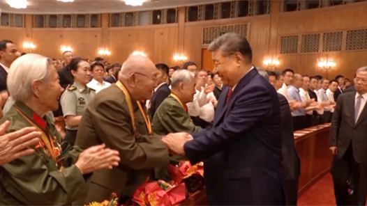 紀(jì)念中國人民抗日戰(zhàn)爭暨世界反法西斯戰(zhàn)爭勝利80周年文藝晚會在京舉行 習(xí)近平等出席觀看