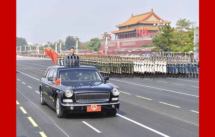 習(xí)近平檢閱受閱部隊(duì)