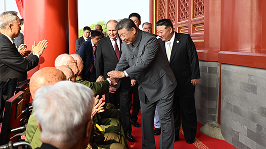微鏡頭·習(xí)近平總書記同抗戰(zhàn)老戰(zhàn)士老同志親切握手｜這一握，情深意重