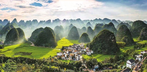 貫徹四中全會(huì)精神一線見聞｜貴州榕江因地制宜發(fā)展縣域經(jīng)濟(jì) 立足“村超”跳出“村超”做強(qiáng)特色產(chǎn)業(yè)