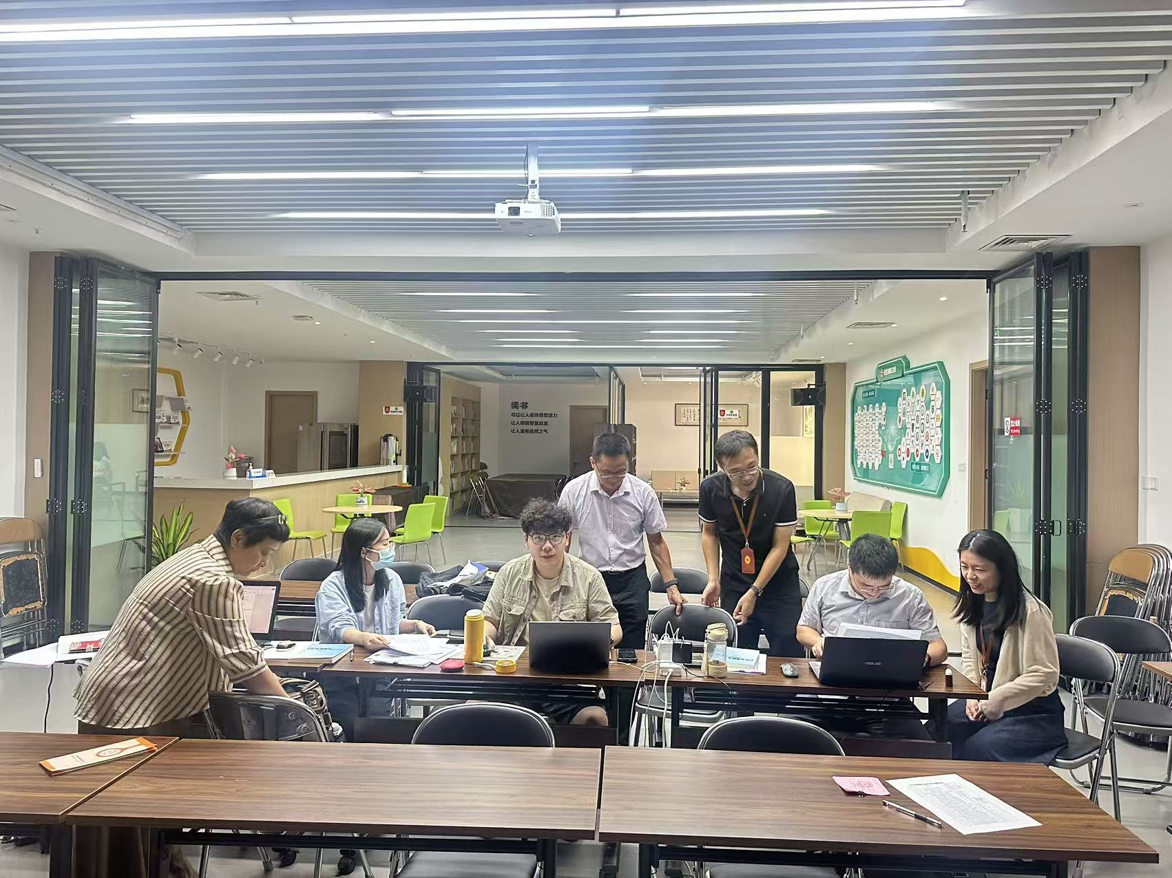 財務(wù)經(jīng)審干部與基層工會面對面交流