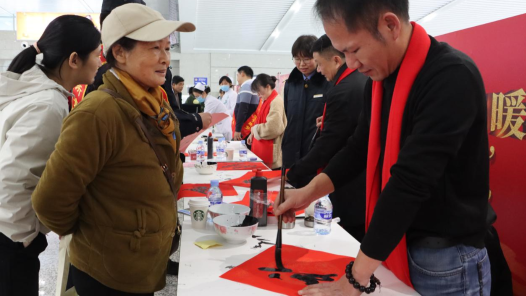 福建龍巖：帶“?！被丶?！工會送暖火熱進行中