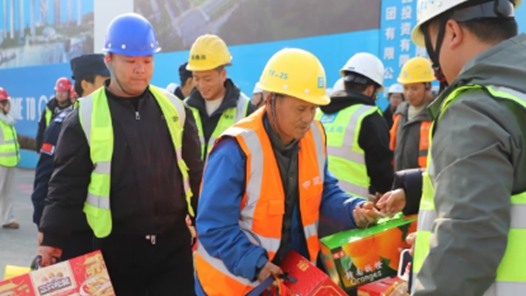 陜西省建設(shè)工會走進項目一線“送溫暖”