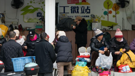 新春走基層丨武漢“零工微站”：縫補(bǔ)時(shí)光，織就溫暖