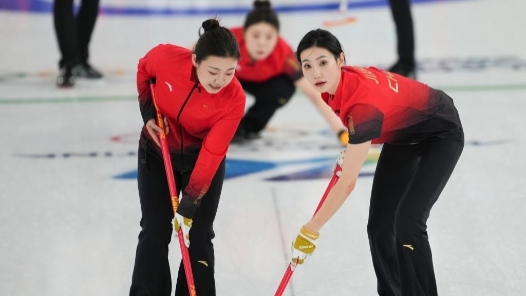 米蘭冬奧女子冰壺循環(huán)賽：中國隊(duì)不敵瑞士隊(duì)