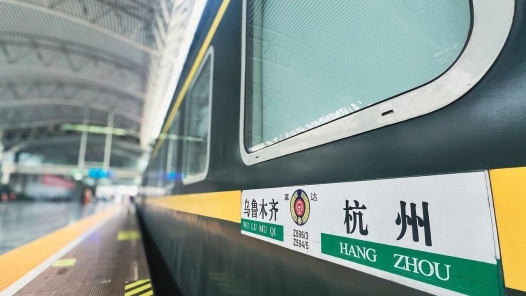 新春走基層｜43小時(shí)42分，杭州向西3905公里，綠皮火車上歸心似箭的人們