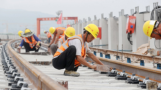 新春走基層｜萬(wàn)家燈火中，走近一線鐵路建設(shè)者