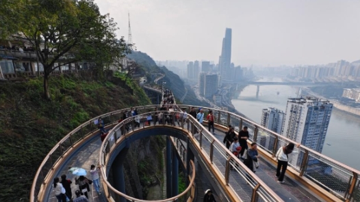 新春走基層丨在“綠道經(jīng)濟(jì)”里，探尋“8D山城”的年味
