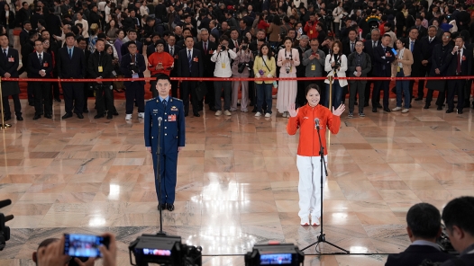 兩會·人大開幕｜十四屆全國人大四次會議首場“代表通道”集中采訪活動舉行