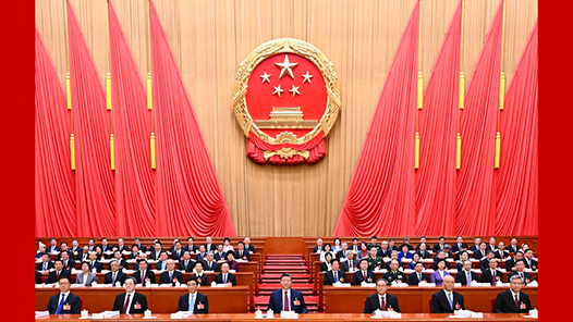 十四屆全國人大四次會議在京開幕 習(xí)近平等在主席臺就座