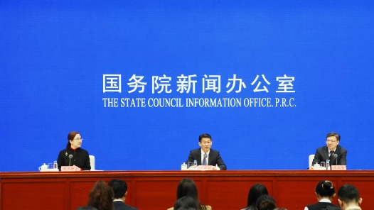 兩會(huì)新華解碼·政府工作報(bào)告丨今年經(jīng)濟(jì)增速預(yù)期目標(biāo)：“既跳起來摸高、又穩(wěn)得住步伐”
