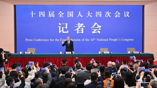 王毅回答中外記者提問