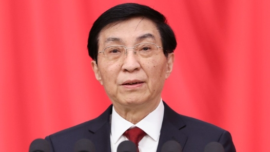 現(xiàn)場實錄：王滬寧代表政協(xié)第十四屆全國委員會常務委員會作工作報告