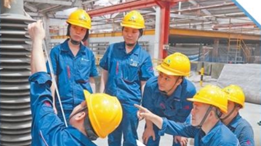 經(jīng)濟(jì)聚焦丨深耕主業(yè)，老國企激發(fā)新活力