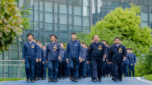 向光而行 奮斗筑夢