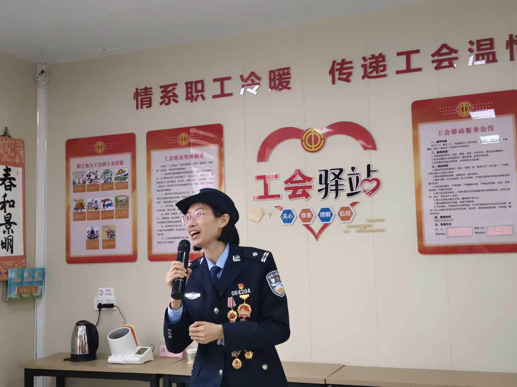 工會(huì)驛站勞模宣講2  拍攝者：趙靜