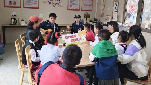 山東省煙臺(tái)市牟平區(qū)總工會(huì)在工會(huì)驛站開(kāi)設(shè)“愛(ài)心課堂”