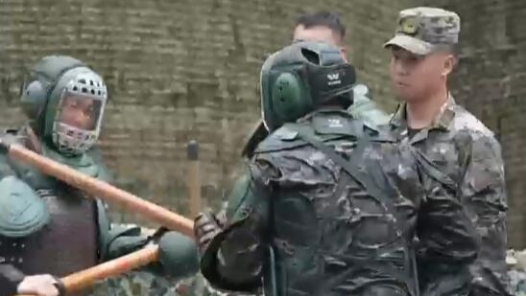 武警廣西總隊：刺殺地面對抗vs水域?qū)? title=