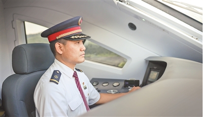 追夢(mèng)路上｜列車停準(zhǔn)行穩(wěn)，他有套“繡花功夫”